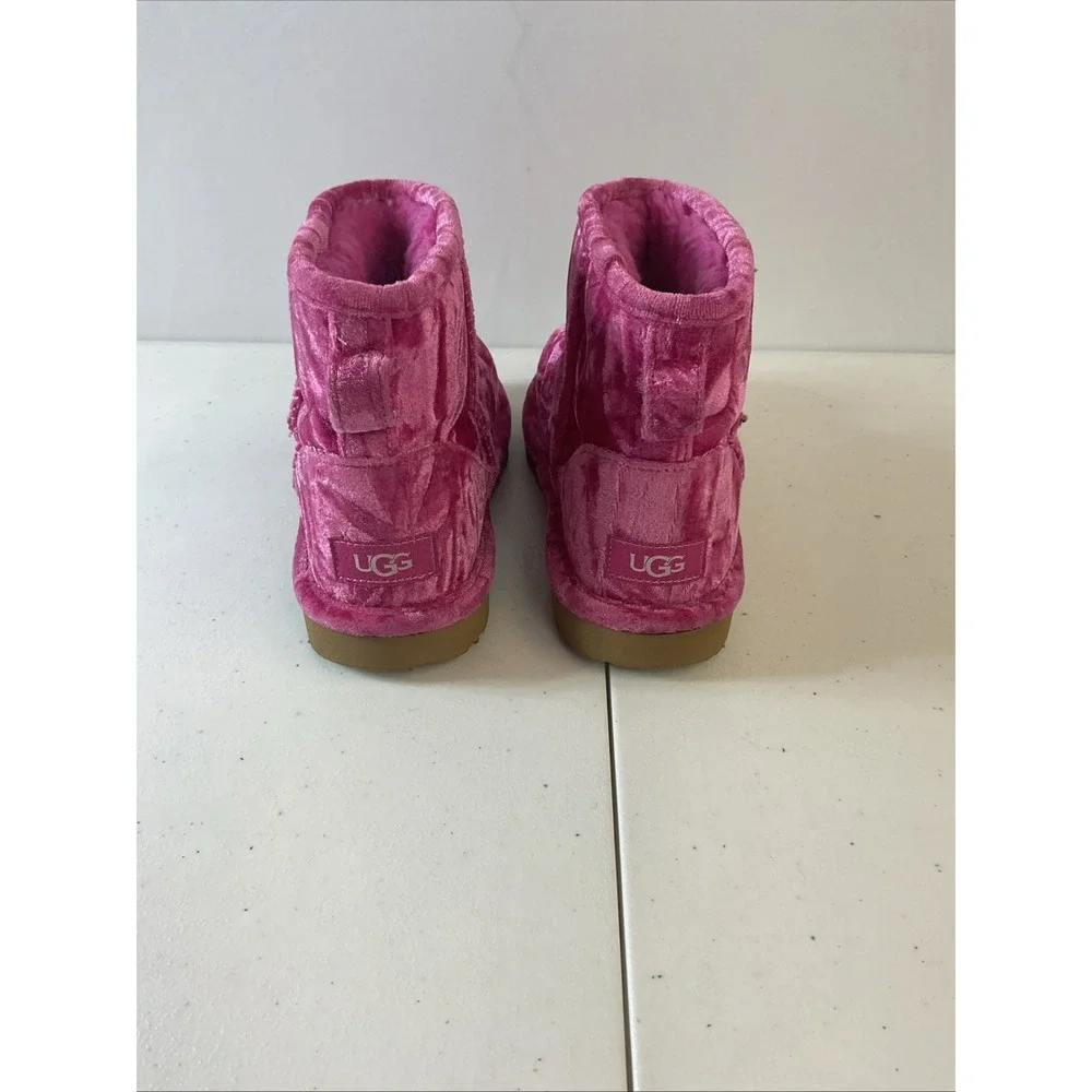 UGG Classic Mini II Velvet Boot‎ Raspberry Sorbet Wool Lining Girl's 4 Classic